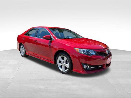 Barcelona Red Metallic 2014 Toyota Camry SE