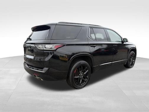 Mosaic Black Metallic 2020 Chevrolet Traverse Premier