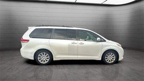 2013 Toyota Sienna XLE
