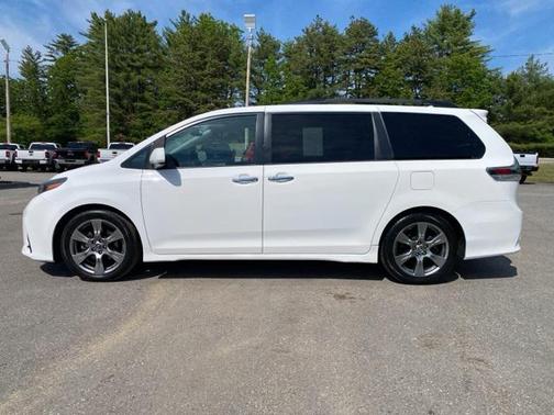 2019 Toyota Sienna SE
