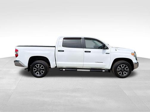 Super White 2015 Toyota Tundra SR5