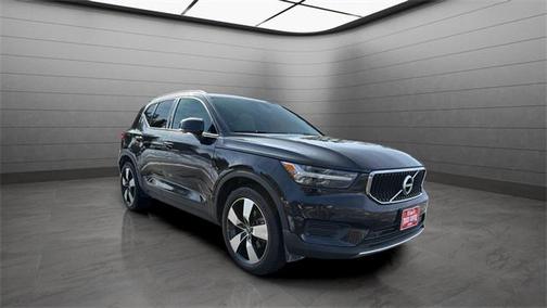 2020 Volvo XC40 T5 Momentum