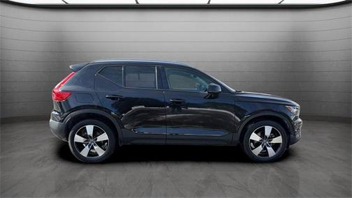 2020 Volvo XC40 T5 Momentum