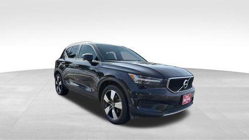 2020 Volvo XC40 T5 Momentum