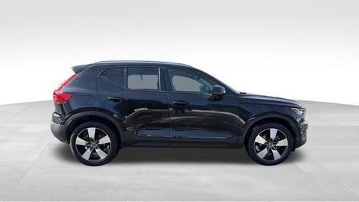 2020 Volvo XC40 T5 Momentum