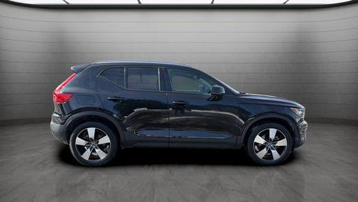 2020 Volvo XC40 T5 Momentum