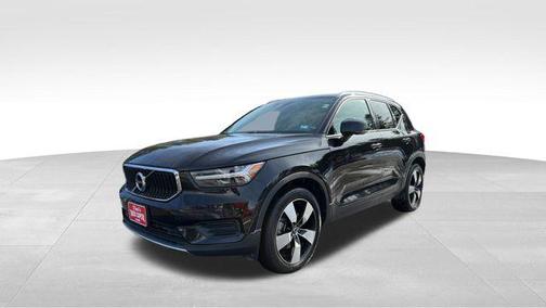 2020 Volvo XC40 T5 Momentum
