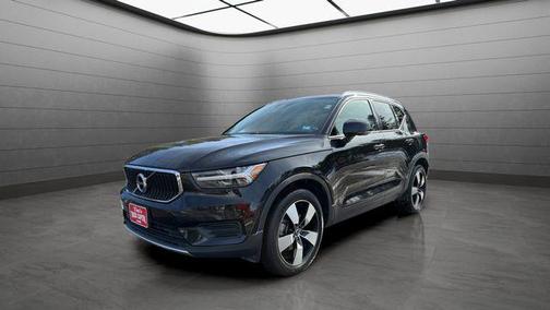 2020 Volvo XC40 T5 Momentum