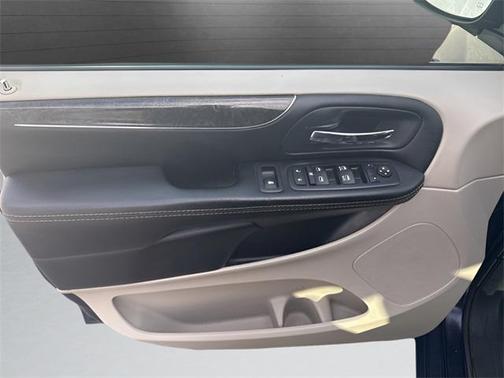 2014 Chrysler Town & Country Touring