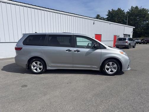 2020 Toyota Sienna SE