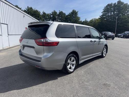 2020 Toyota Sienna SE