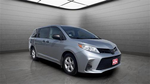 2020 Toyota Sienna SE