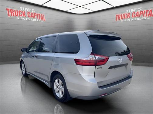 2020 Toyota Sienna SE
