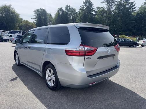 2020 Toyota Sienna SE