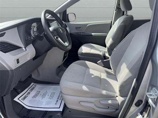 2020 Toyota Sienna SE