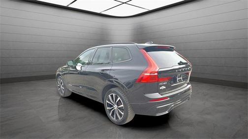 2023 Volvo XC60 Plus Dark Theme