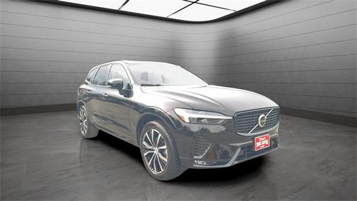 2023 Volvo XC60 Plus Dark Theme