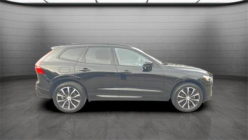 2023 Volvo XC60 Plus Dark Theme