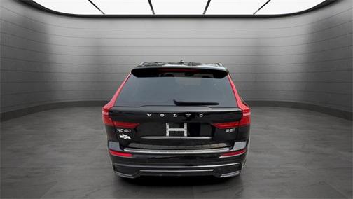 2023 Volvo XC60 Plus Dark Theme