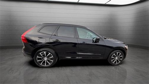 2023 Volvo XC60 Plus Dark Theme