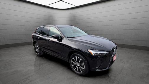2023 Volvo XC60 Plus Dark Theme