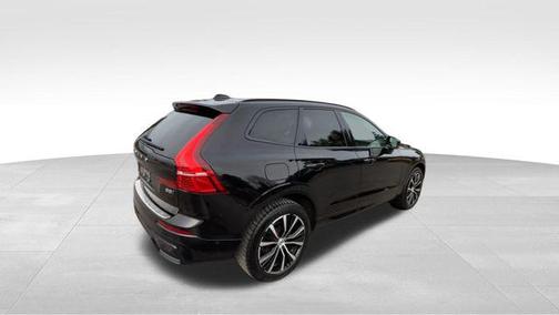 2023 Volvo XC60 Plus Dark Theme