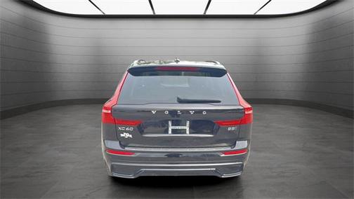 2023 Volvo XC60 Plus Dark Theme