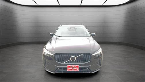 2023 Volvo XC60 Plus Dark Theme