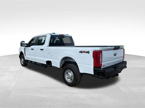 Oxford White 2024 Ford F-250 XL