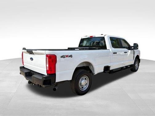 Oxford White 2024 Ford F-250 XL