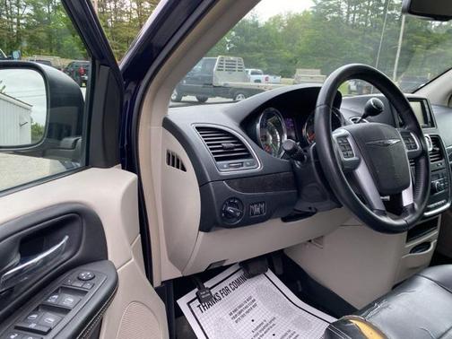 2013 Chrysler Town & Country Touring