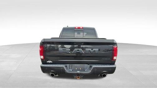 Brilliant Black Crystal Pearlcoat 2017 RAM 1500 Night Crew Cab 4x4 5'7' Box