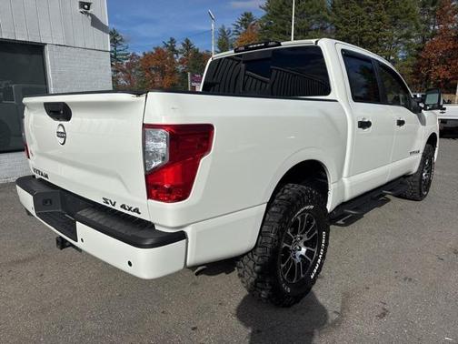 2024 Nissan Titan SV