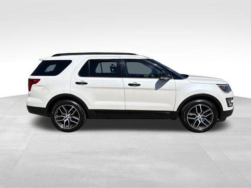 White Platinum Clearcoat Metallic 2017 Ford Explorer sport