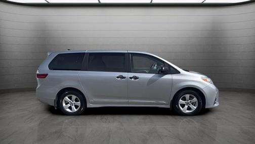 2020 Toyota Sienna SE