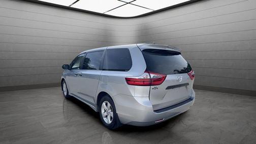 2020 Toyota Sienna SE