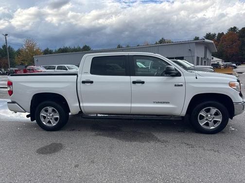2017 Toyota Tundra SR5