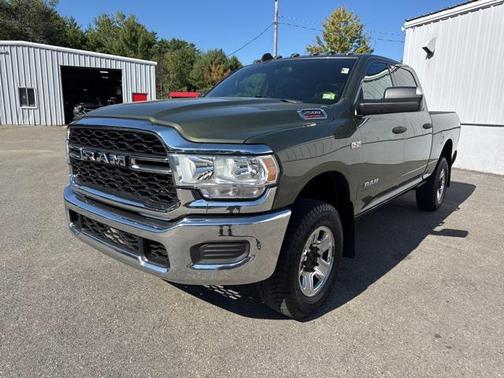 2021 RAM 2500 Tradesman Crew Cab 4x4 6'4' Box