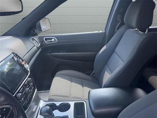 2019 Jeep Grand Cherokee Laredo