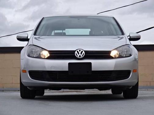 2010 Volkswagen Golf 4-Door