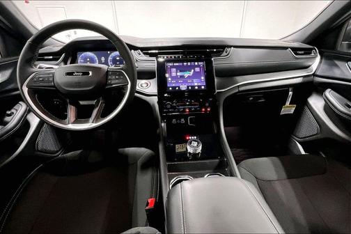 Silver Zynith 2026 Jeep Grand Cherokee Altitude