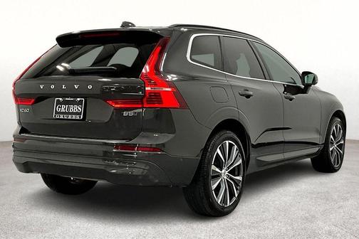 2022 Volvo XC60 B5 Momentum