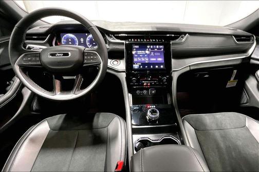 Bright White Clearcoat 2025 Jeep Grand Cherokee Altitude