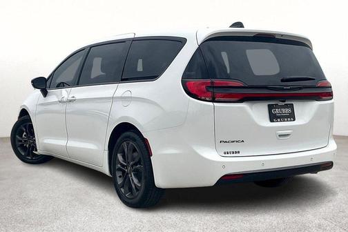 Bright White Clearcoat 2026 Chrysler Pacifica L