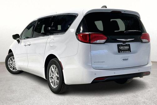 2026 Chrysler Voyager LX