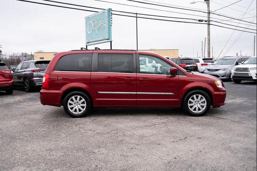 2016 Chrysler Town & Country Touring