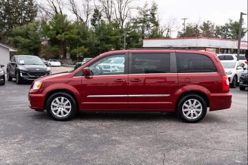 2016 Chrysler Town & Country Touring