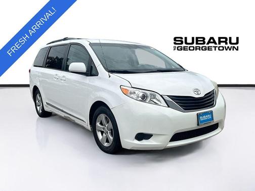 Super White 2014 Toyota Sienna LE