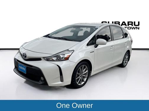 Blizzard Pearl 2017 Toyota Prius v Five