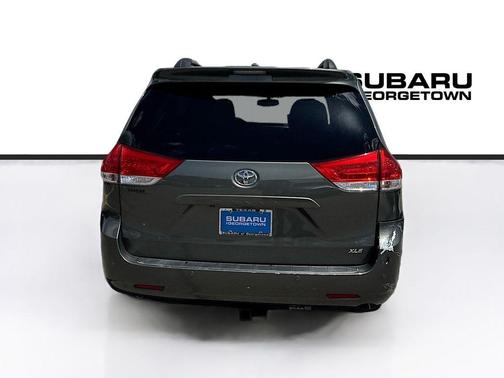 2011 Toyota Sienna XLE
